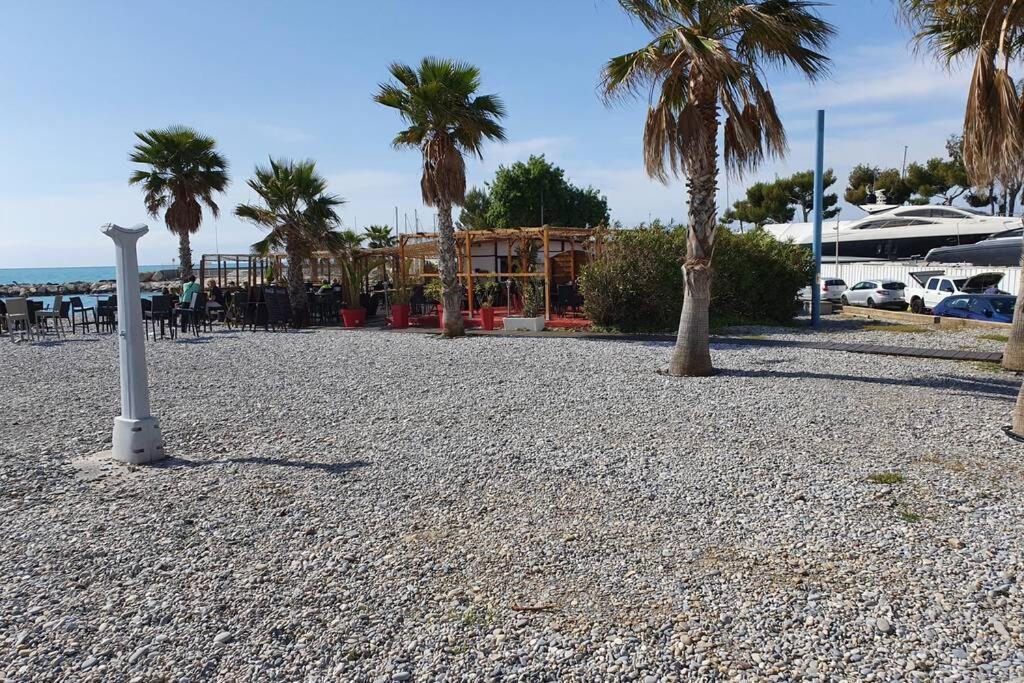 Riviera Sun Standing Studio Villeneuve-Loubet Exterior photo